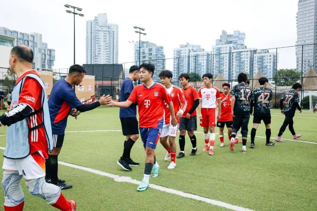关于拜仁慕尼黑发布备战花絮，转会期完成体检，意甲任务艰巨，球队文化再被提及的信息
