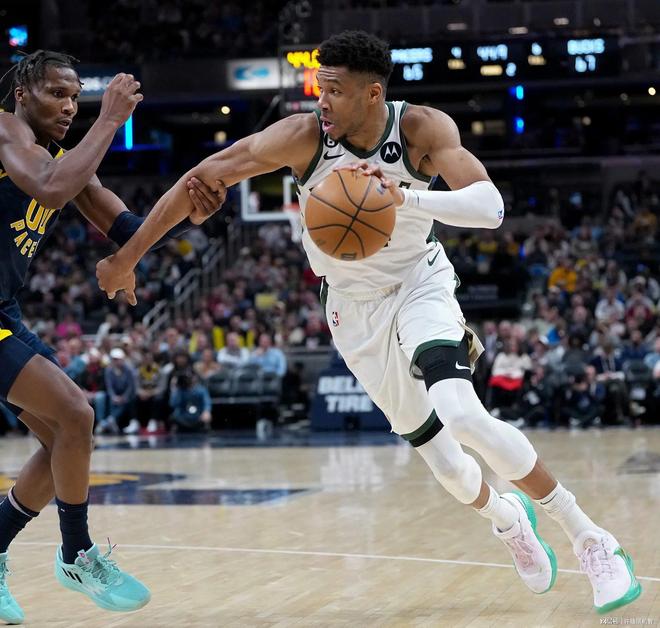 密尔沃基雄鹿训练开放日；赛后回应争议引欢呼；NBA总决赛在即；团队化学反应显著的简单介绍